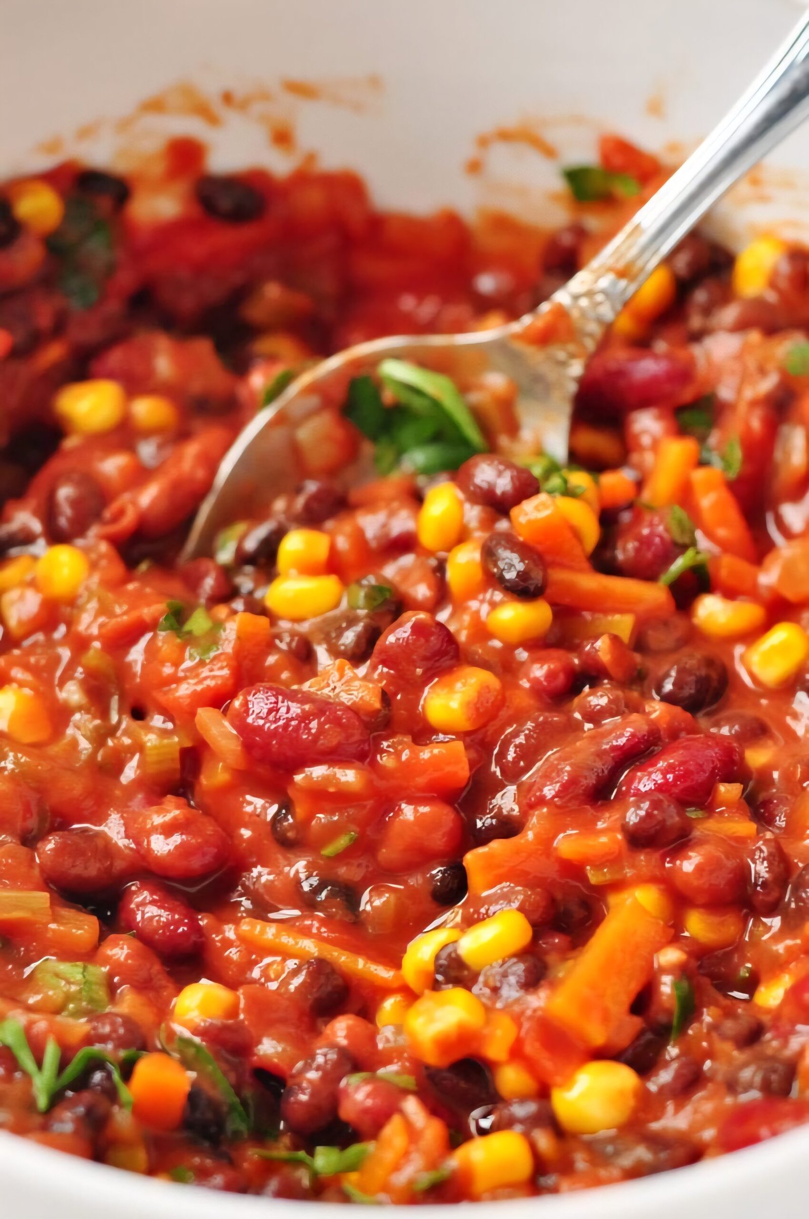 The Ultimate Crockpot Vegetarian Chili: A Set-It & Forget-It Meal 🌱🍲